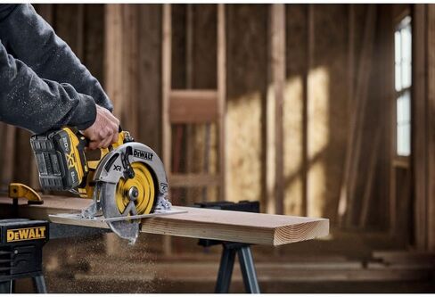 DEWALT 20V MAX* XR Brushless Cordless 7-1/4 in. Circular Saw (Tool Only) (DCS590B) (Renewed) in Kuwait