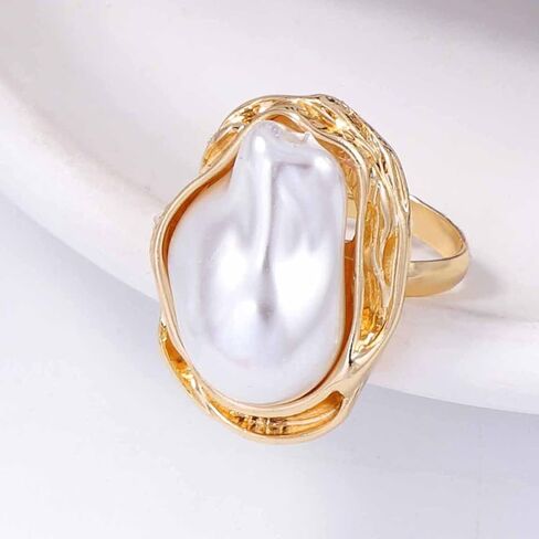 Baroque Pearl Rings for Women Irregular Chunky Statement Rings Vintage White Big Pearl Finger Ring Fashion Wedding Jewelry in Saudi Arabia