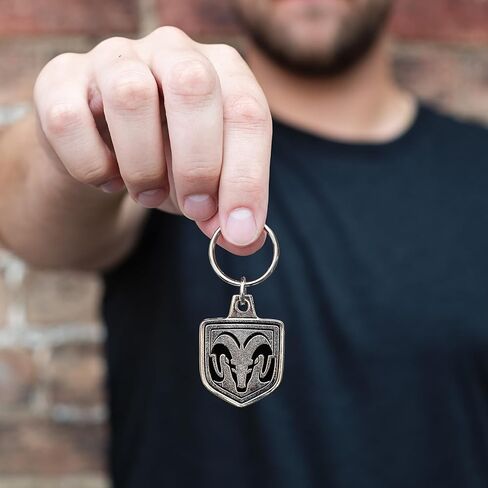 شعار RAM Trucks Shield مخصص، سلسلة مفاتيح معدنية مصبوبة، 2 بوصة × 1 بوصة in Kuwait