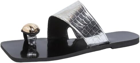 Women's fashionable flat slipper with toe clips, suitable for casual outdoor use. in Kuwait