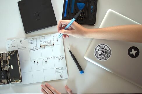 iFixit Manta Driver Kit + Magnetic Project Mat Bundle in Kuwait
