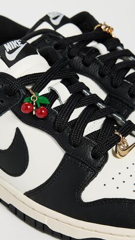 Women's Nike Dunk Low SE in Kuwait