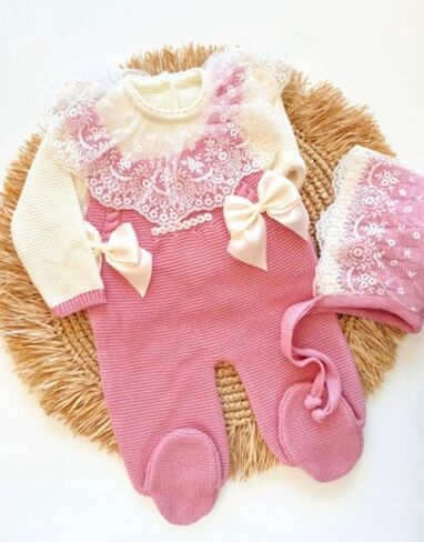 Knit Newborn Girl Coming Home Outfit Spanish Style Old Pink Beige Pink Cotton in Kuwait