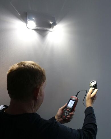 Triplett LT66 Digital LED/Incandescent Light Meter, up to 40,000 Fc in Kuwait