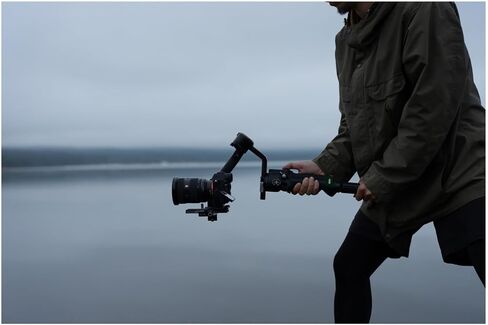 Sony Alpha 7 V Full-Frame Hybrid Mirrorless Camera: 30fps Blackout-Free Shooting, AI Autofocus, 5-Axis in-Body Stabilization (Renewed) in Kuwait