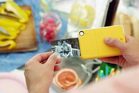 Kodak PRINTOMATIC Digital Instant Print Camera (Pink), Full Color Prints On ZINK 2x3 Sticky-Backed Photo Paper - Print Memories Instantly (Renewed) in Kuwait