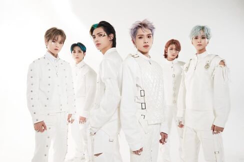 Xdinary Heroes Hello, World! 1st Mini Album PRACTICE SESSION Version 88p PhotoBook+1p PhotoCard+1p Folding PhotoCard+1ea Pop-up Card+1ea Hologram Sticker+Tracking Sealed in Kuwait
