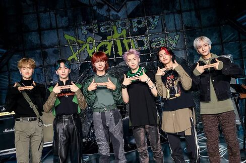 Xdinary Heroes Hello, World! 1st Mini Album PRACTICE SESSION Version 88p PhotoBook+1p PhotoCard+1p Folding PhotoCard+1ea Pop-up Card+1ea Hologram Sticker+Tracking Sealed in Kuwait
