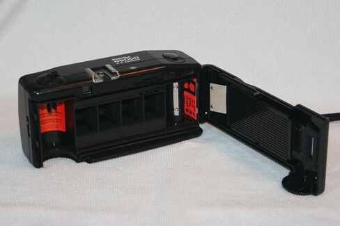 Nishika N9000 35mm Quadrascopic 3D Lenticular Camera – 4-Lens System, Built-in Flash, Uses Standard 35mm Film – Vintage Retro Camera (Renewed) in Kuwait