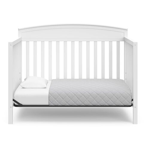 Graco Benton 5-in-1 Convertible Crib – GREENGUARD Gold Certified, Converts from Baby Crib to Toddler Bed, Daybed and Full-Size Bed, Fits Standard Full-Size Crib Mattress (White) | GREENGUARD Gold Certified, Converts from Baby Crib to Toddler Bed, Daybed a in Kuwait