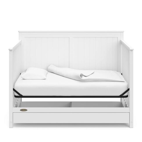 Graco Hadley 5-in-1 Convertible Crib with Drawer – GREENGUARD Gold Certified, Fits Standard Crib Mattress, Converts to Toddler Bed, Daybed and Full Bed, 4 Adjustable Mattress Heights (White) | GREENGUARD Gold Certified, Fits Standard Crib Mattress, Conver in Kuwait