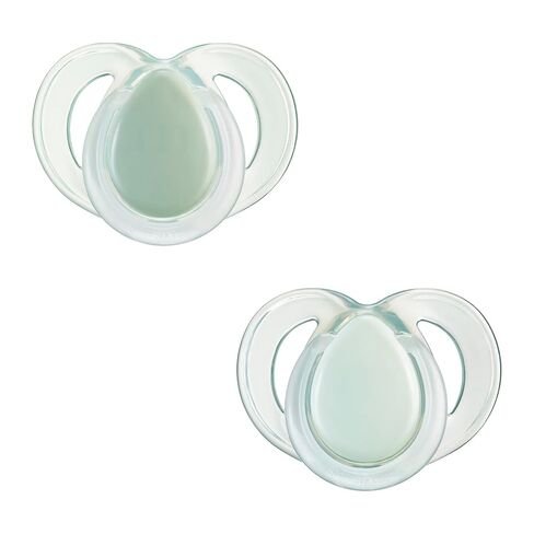 Tommee Tippee Night Time Pacifier, 6-18 Months, Symmetrical Silicone Baglet, BPA-Free Binkies, Glow in The Dark Technology, Pack of 2 with Reusable Sterilizer Pod in Kuwait