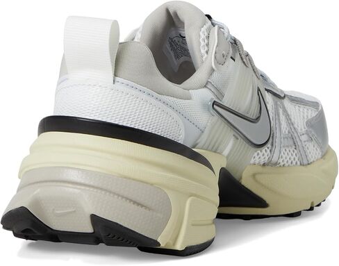 Nike WMNS V2K Runtekk - Summit White / Metallic Silver in Kuwait