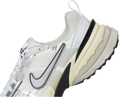 Nike WMNS V2K Runtekk - Summit White / Metallic Silver in Kuwait