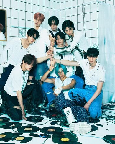 Stray Kids 樂-STAR ROCK-STAR 8th Mini Album CD+Contents+Photocard+Tracking Sealed SKZ (Standard ROLL Version) in Kuwait