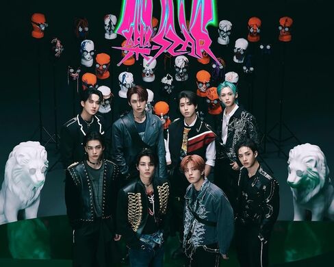 Stray Kids 樂-STAR ROCK-STAR 8th Mini Album CD+Contents+Photocard+Tracking Sealed SKZ (Standard ROLL Version) in Kuwait
