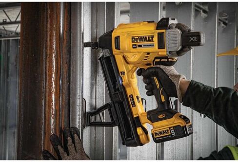 Dewalt 20V Max Cordless Concrete Nailer Kit in Kuwait