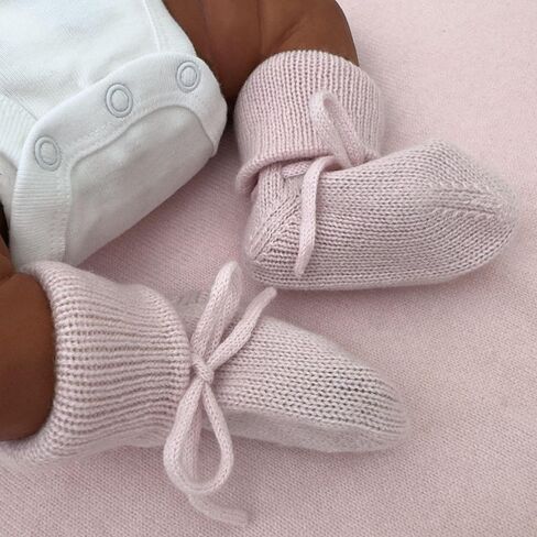 Jet&Bo BABY 100% Cashmere Baby Blanket, Beanie and Booties Gift Set Luxe Knit Pink - Size 0-6 Months - Gift Box and Card Included in Kuwait