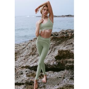 Alo Yoga Airbrush High-Waist Heart Throb Legging - Dune Grass/White in Kuwait