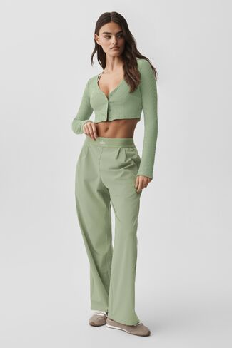 Alo Yoga Ribbed Cropped Whisper Cardigan - Dune Grass in Kuwait