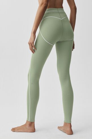 Alo Yoga Airbrush High-Waist Heart Throb Legging - Dune Grass/White in Kuwait