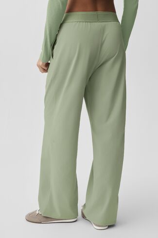Alo Yoga Suit Up Trouser (Regular) - Dune Grass in Kuwait
