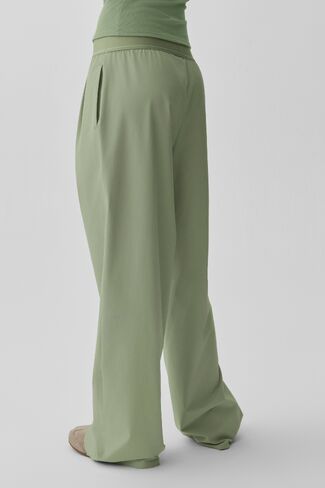 Alo Yoga Suit Up Trouser (Long) - Dune Grass in Kuwait