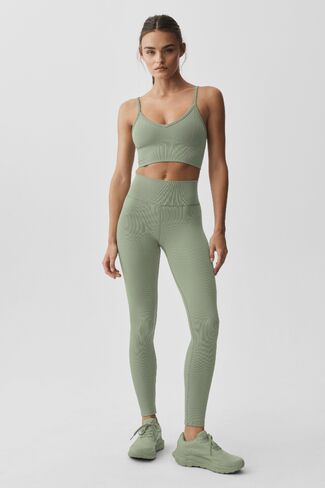 Alo Yoga Seamless Modal Ribbed High-Waist 7/8 Legging - Dune Grass in Kuwait