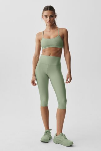 Alo Yoga Airlift Intrigue Bra - Dune Grass in Kuwait