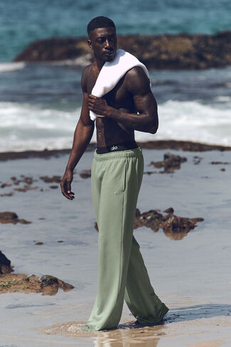 Alo Yoga Accolade Straight Leg Sweatpant - Dune Grass in Kuwait