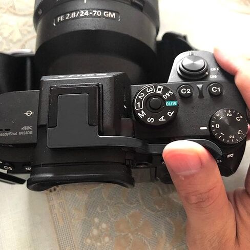 ASHATA Camera Thumb Up Grip, Aluminium Alloy Shoe Mount Thumb Up Holder for A7 A7M2 M3 A9 A7RII A7RIII A7SII (Black) in Kuwait