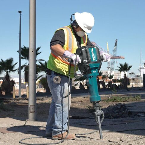Makita HM1812X3 70 Advanced AVT Breaker Hammer with 1-1/8" Hex, 4-Piece Steel Set and Premium Cart, 70 lb in Kuwait