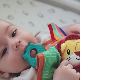 Nuby Teething Blankie Lion in Kuwait