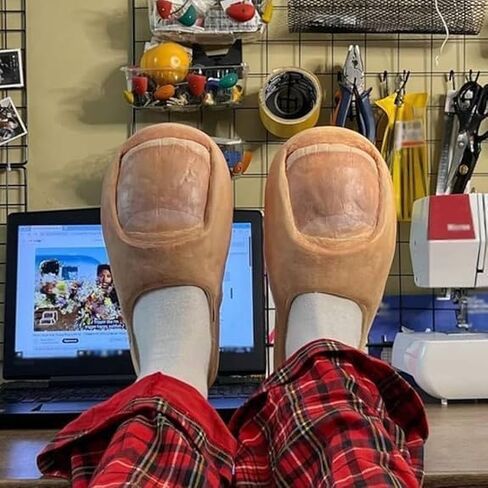 Big Toe Slides, Big Toe Slippers,Non-Slip Fun Huge Toe Design Home Slippers, Non-Slip Quick Drying Lightweight Shoes,Festival Gifts For Man Women Friend Family in Kuwait
