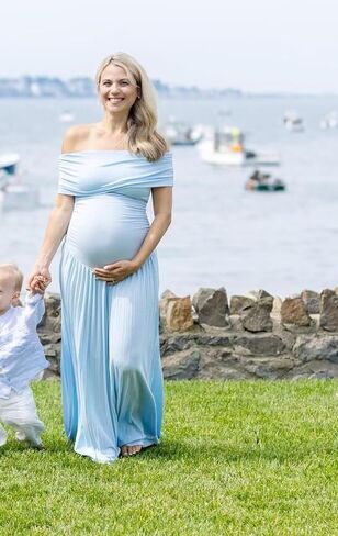 Fivsole Off Shoulder Maternity Dresses for Photoshoot Pleated Baby Shower Dress Long Formal Pregnancy Gowns in Kuwait