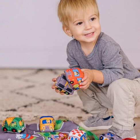 Melissa & Doug Take-Along Town Play Mat (19.25 x 14.25 inches) with 9 Soft Vehicles in Kuwait