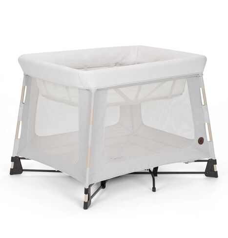 Maxi-Cosi Swift Baby Playard with Mat, Baby Playpen, Play Yard with Bassinet, Portable Playpen for Babies and Toddlers, Classic Oat in Kuwait