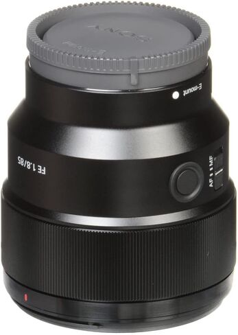 Sony FE 85mm f/1.8 Lens | Full-Frame Portrait Prime with Fast f/1.8 Aperture, Compact Design & Fast AF | Ideal for Portrait & Weddings (SEL85F18/2) + Filter Kit + Case + Cap Keeper in Kuwait