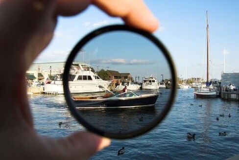 C-PL (Circular Polarizer) Multicoated | Multithreaded Glass Filter (62mm) for Sony FDR-AX700 in Kuwait