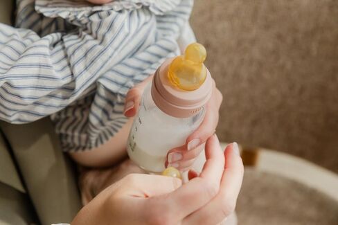BIBS Plastic Baby Bottle, 270 ml, 1-Pack, Ivory | Anti-Colic | Natural Rubber Latex Nipple | Medium Flow | BPA-Free Plastic | Breastfeeding Support | Made in Denmark in Kuwait