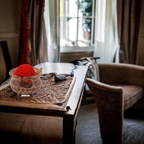 وعاء الغزل - أوعية غزل خشبية للكروشيه ذات ثقوب، تمنع الانزلاق والتشابك، وعاء حياكة مصنوع يدويًا هنديًا هدية عيد الأم لمحبي الحياكة - أبيض in Kuwait