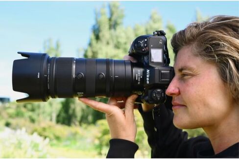 مجموعة عدسة Nikon NIKKOR Z مقاس 70-200 مم f/2.8 VR S II المتوافقة مع حامل Z (إطار كامل) مع فلتر للأشعة فوق البنفسجية + حافظة غطاء العدسة + مجموعة تنظيف فاخرة + قطعة قماش للتنظيف (5 قطع) in Kuwait