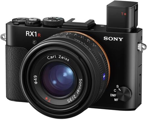 Sony Cyber-Shot DSC-RX1R II Digital Camera & Card Reader Bundle in Kuwait