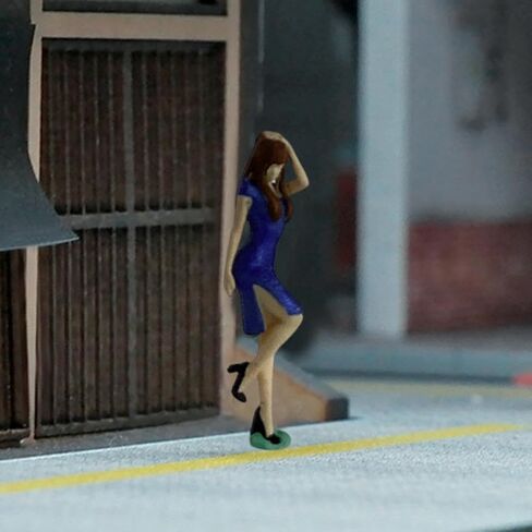Miniature Model Figures 1/64 Women Figures Model Photography Props Simulation in Saudi Arabia