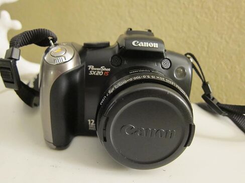 Used Canon PowerShot SX20IS Bridge Camera in Kuwait