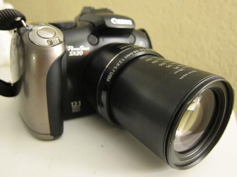 Used Canon PowerShot SX20IS Bridge Camera in Kuwait