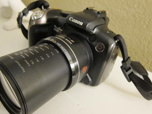 Used Canon PowerShot SX20IS Bridge Camera in Kuwait