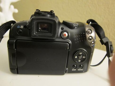 Used Canon PowerShot SX20IS Bridge Camera in Kuwait
