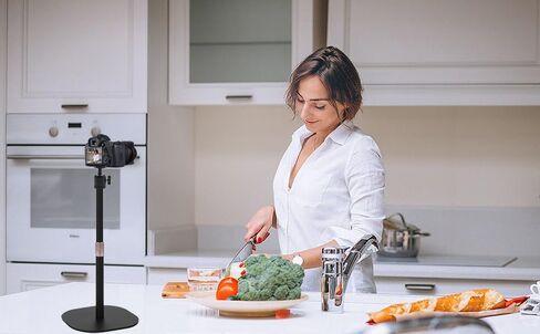 Tabletop Webcam-Stand, 18'' Heavy Duty Webcam Holder Compatible with Insta360 Link 2 pro/Link 2C pro/Link 2/Link 2C/Link PTZ 4K Webcams and X5 X4 X3 X2 Action Cameras in Kuwait