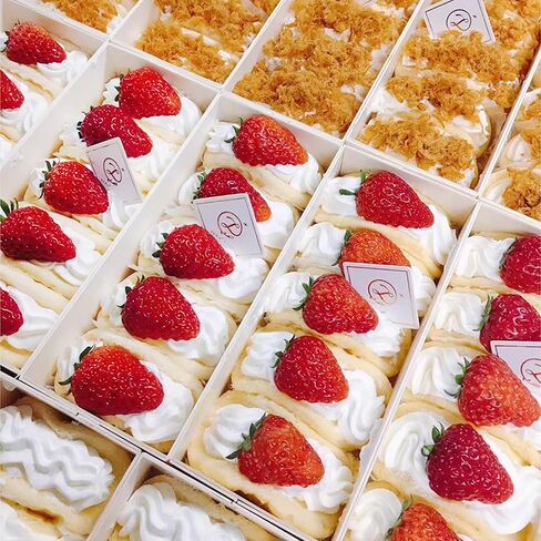 LotFancy Paper Charcuterie Boxes with Clear Lids, 50 Pack, Rectangle Disposable To Go Dessert Containers, White Bakery Boxes for Sandwich, Strawberries, Hot Cocoa Bombs, Sushi and Cookie in Saudi Arabia